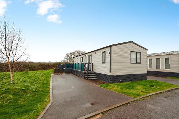 3 Bedroom Mobile/park Home For Sale In Havant Road, Hayling Island, PO11