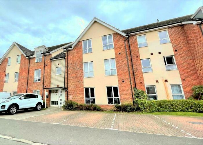 1 Bedroom Apartment To Rent In Addlestone, KT15