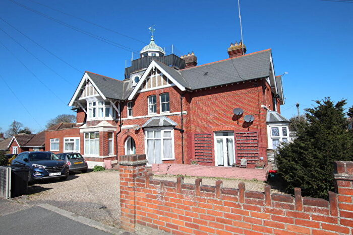 2 Bedroom Flat For Sale In Holland Road, Clacton On Sea, CO15
