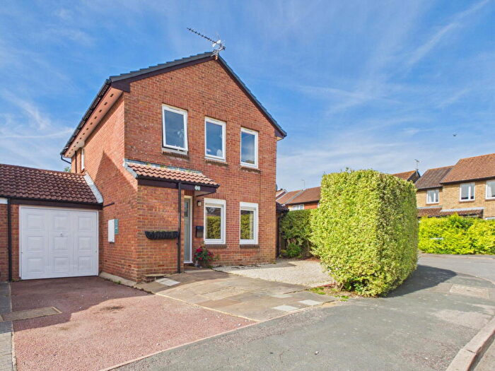 4 Bedroom Link Detached House For Sale In Shelley Drive, Broadbridge Heath, Horsham, West Sussex, RH12