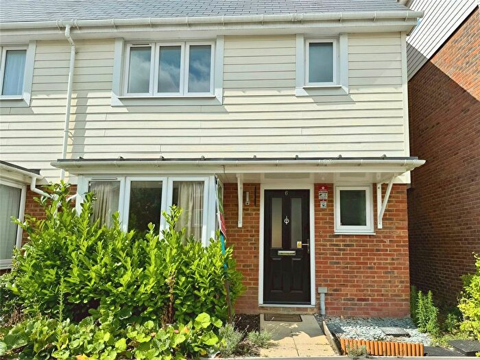 3 Bedroom End Of Terrace House To Rent In Amisse Drive, Snodland, Kent, ME6