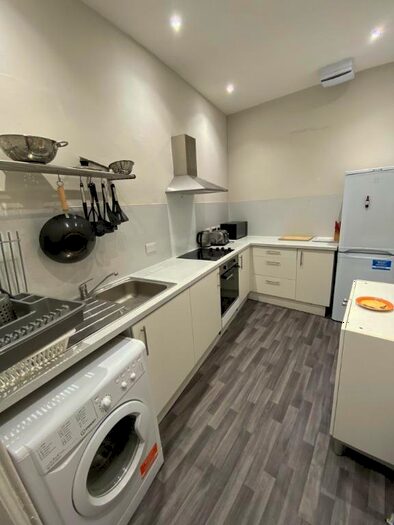 4 Bedroom Flat To Rent In Leven Street, Bruntsfield, Edinburgh, EH3