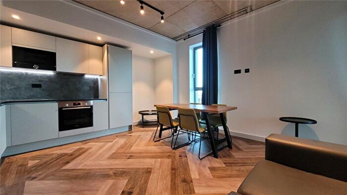 2 Bedroom Apartment To Rent In Ancoats Gardens, Rochdale Rd, M4