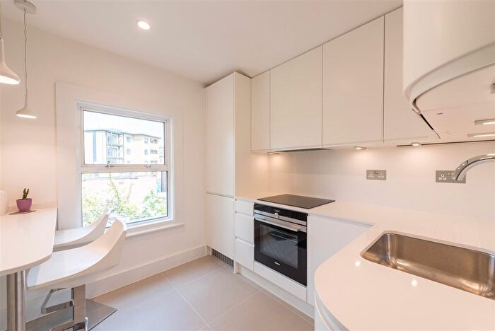 2 Bedroom Flat To Rent In Queens Road, London, N11