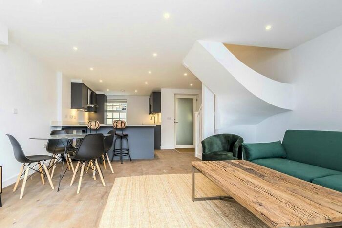 2 Bedroom Property To Rent In Elm Grove, London, SW19