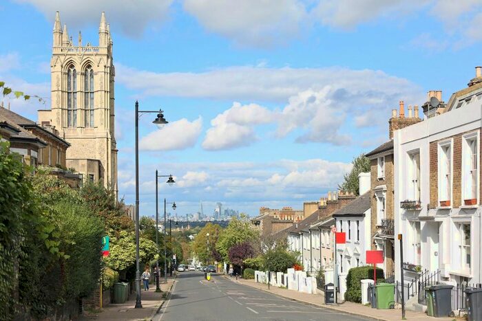2 Bedroom Flat To Rent In Gipsy Hill, London, SE19