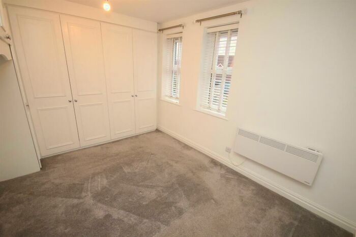 1 Bedroom Flat To Rent In Waterfront House, Montonmill Gardens, Eccles, M30