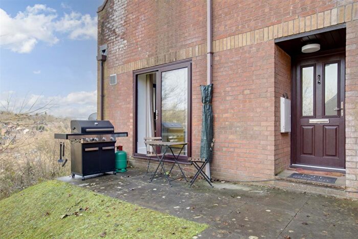 2 Bedroom Flat For Sale In Gandon Vale, High Wycombe, HP13