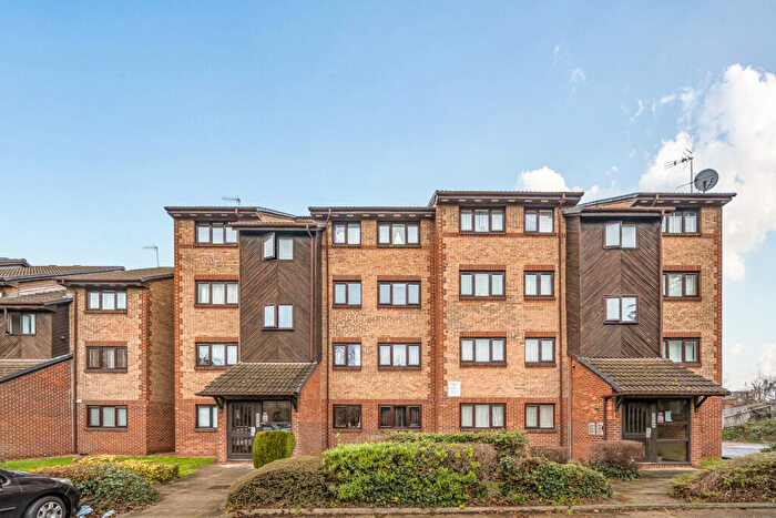 1 Bedroom Apartment For Sale In Cricketers Close, Erith, DA8