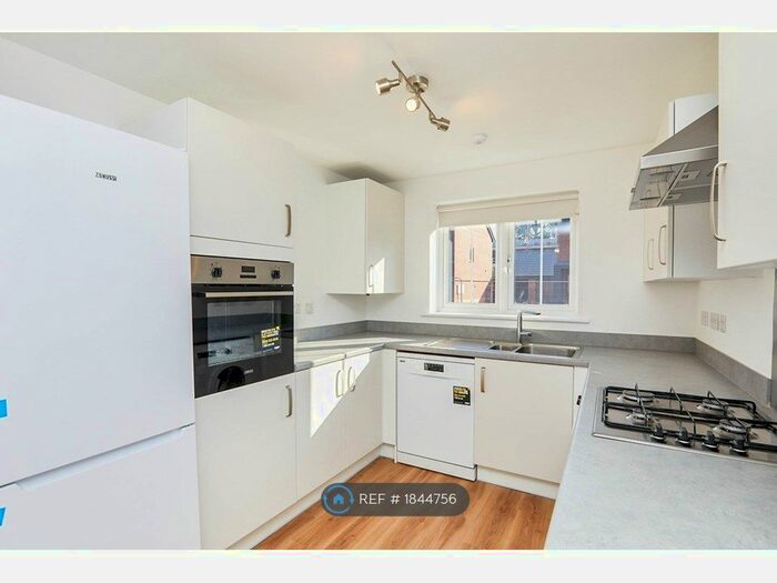 4 Bedroom Semi-Detached House To Rent In Robert Adam Road, Derby, DE22