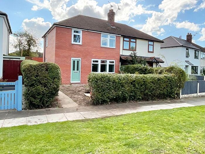 3 Bedroom Semi-Detached House For Sale In Woodford Close, Crewe, CW2