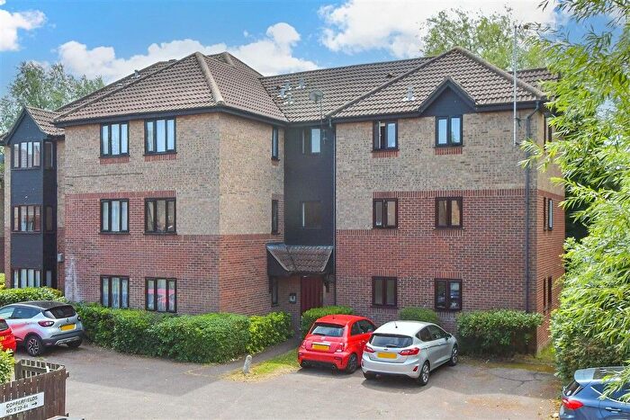 1 Bedroom Flat For Sale In Copperfields, Laindon, Basildon, Essex, SS15