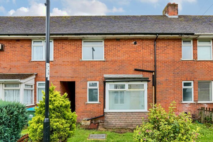 3 Bedroom Terraced House For Sale In Redbridge Hill, Millbrook, Southampton, SO16