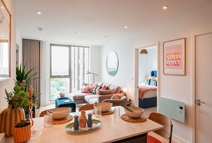 2 Bedroom Flat To Rent In Eda Salford Quays, Anchorage Quay, Salford, M50