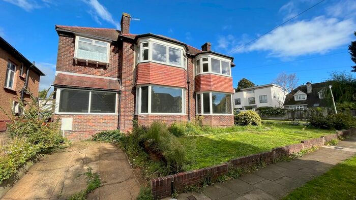 2 Bedroom Flat To Rent In Hove Park Road, Hove, East Sussex, BN3