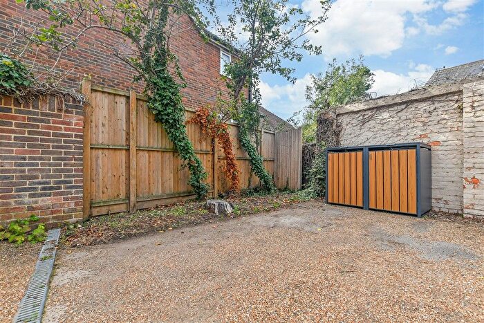 2 Bedroom Link Detached House For Sale In Ashford Road, Tenterden, Kent, TN30