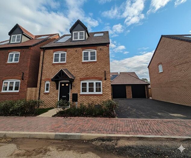 4 Bedroom Semi-Detached House To Rent In Weller Close, Collingtree Park, Northampton, NN4