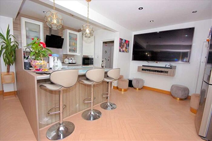 4 Bedroom Semi-Detached House For Sale In Greenways, CM1