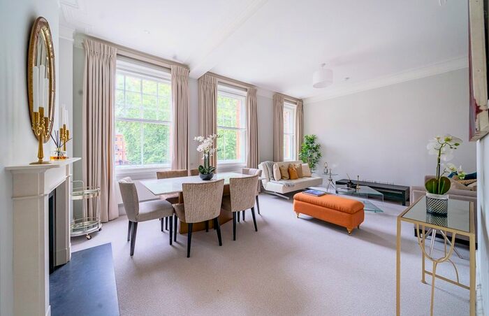 3 Bedroom Flat To Rent In Cadogan Square, London, SW1X