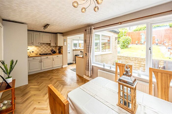 3 Bedroom End Of Terrace House For Sale In Clayfield Drive, Bradford, BD7