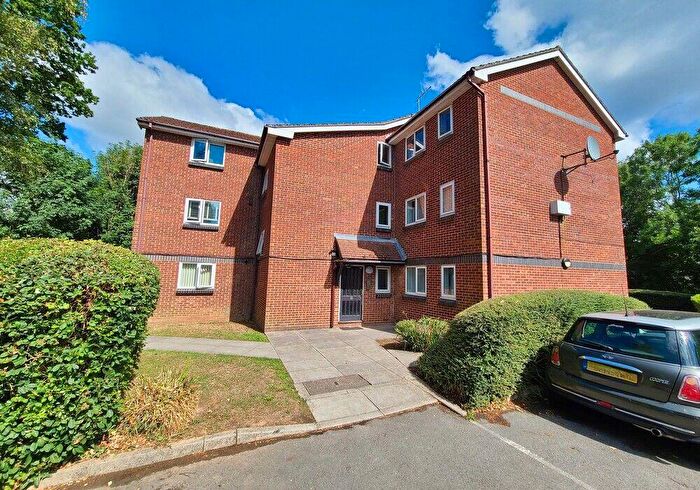 1 Bedroom Flat For Sale In Cowley Close, Southampton, SO16