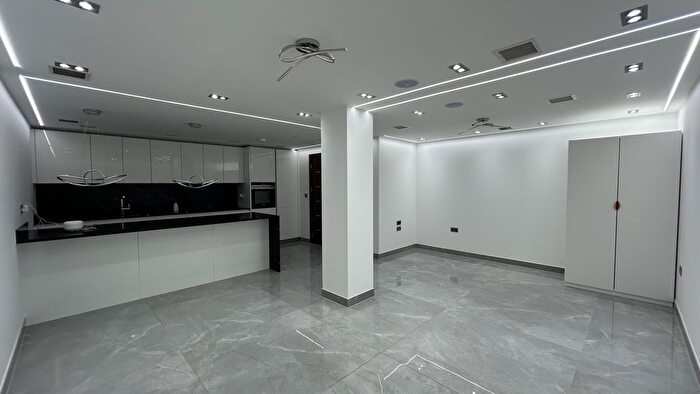 2 Bedroom Flat To Rent In Woodstock Road, London, NW11