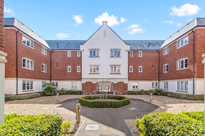2 Bedroom Flat For Sale In Longhurst Avenue, Horsham, RH12