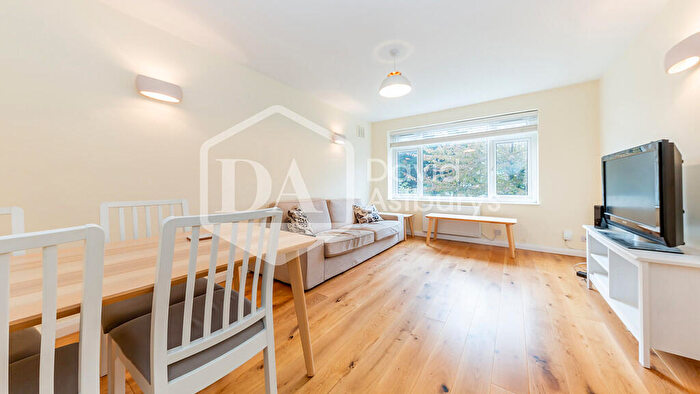 2 Bedroom Apartment To Rent In Crouch Hill, Finsbury Park, London, N4