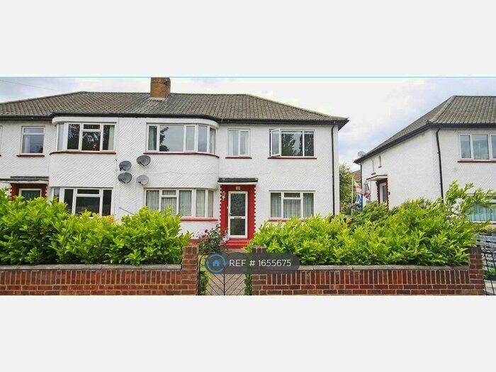 3 Bedroom Maisonette To Rent In Rothbury Gardens, Isleworth, TW7