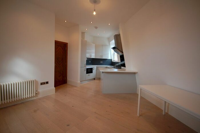 2 Bedroom Flat To Rent In Chiswick High Road, Chiswick, W4