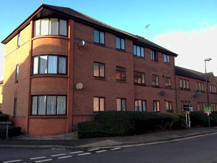 2 Bedroom Flat To Rent In Etruira Gardens, Chester Green, Derby, DE1