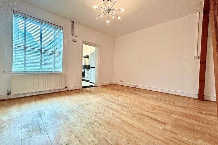 2 Bedroom Property To Rent In Mayfield Road, London, E17