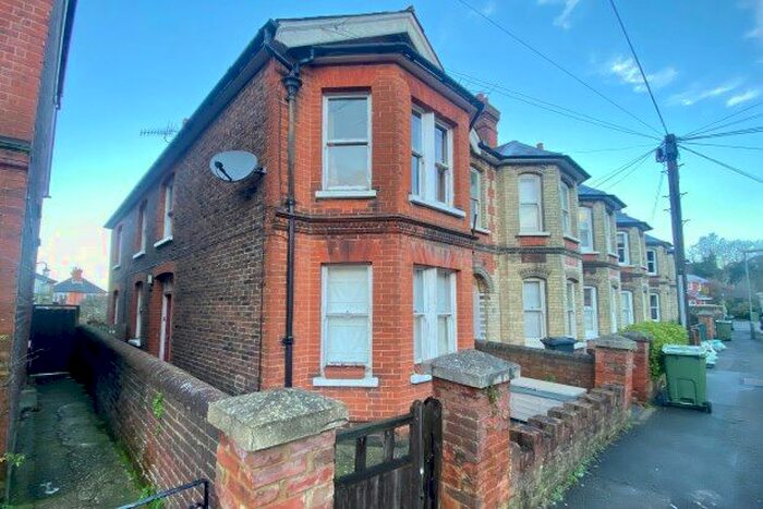 2 Bedroom Flat To Rent In Victoria Road, Guildford, GU1