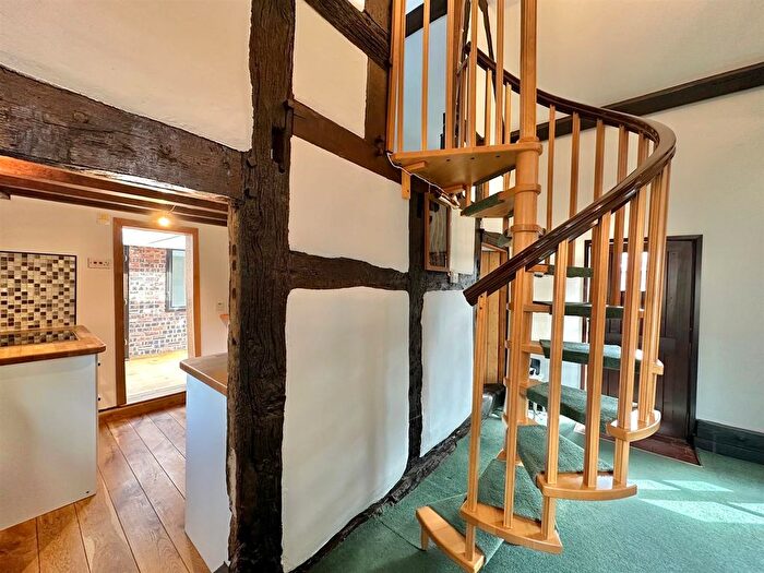 2 Bedroom Cottage For Sale In Nantwich Road, Wrenbury, Cheshire, CW5