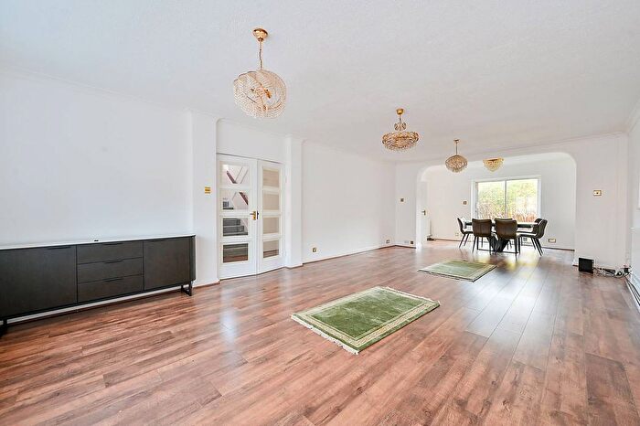 4 Bedroom Detached House To Rent In Mount Park Road, Ealing, London, W5