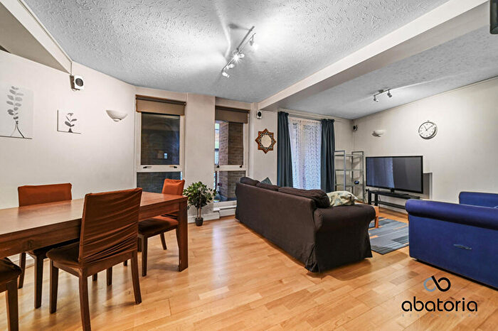 Apartment For Sale In Wapping Lane, London, E1W