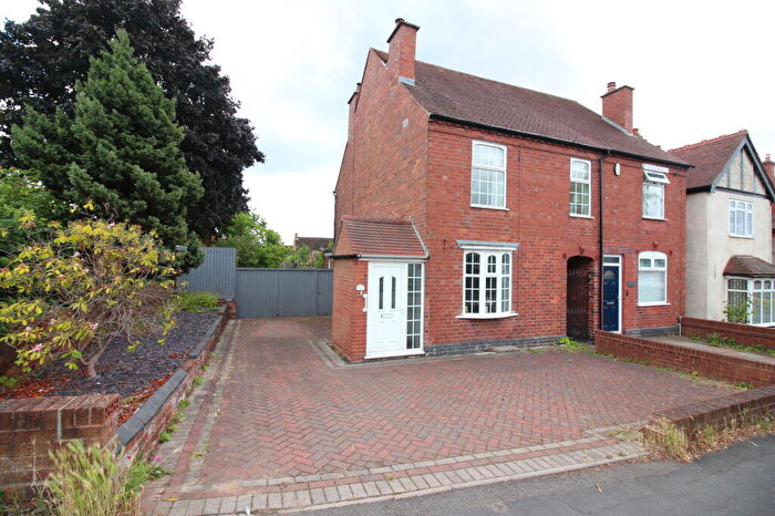 3 Bedroom Semi-Detached House For Sale In Kingswinford, Bromley Lane, DY6