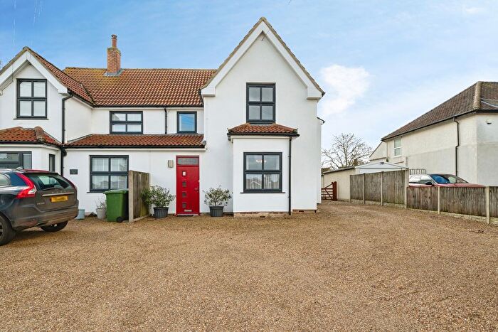 4 Bedroom Semi Detached House For Sale In Norwich Road, Watton, Thetford, Norfolk, IP25