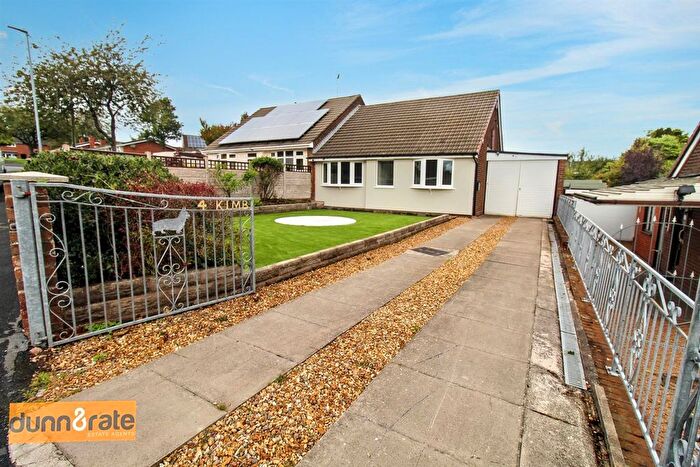 2 Bedroom Semi-detached Bungalow For Sale In Field View, Weston Coyney, Stoke-On-Trent, ST3