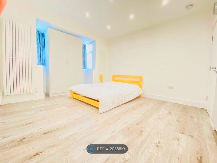 Studio To Rent In Middlesex, Pinner, HA5