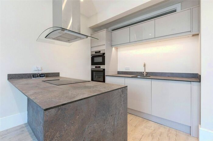 1 Bedroom Flat To Rent In High Street, Marlow, Buckinghamshire, SL7