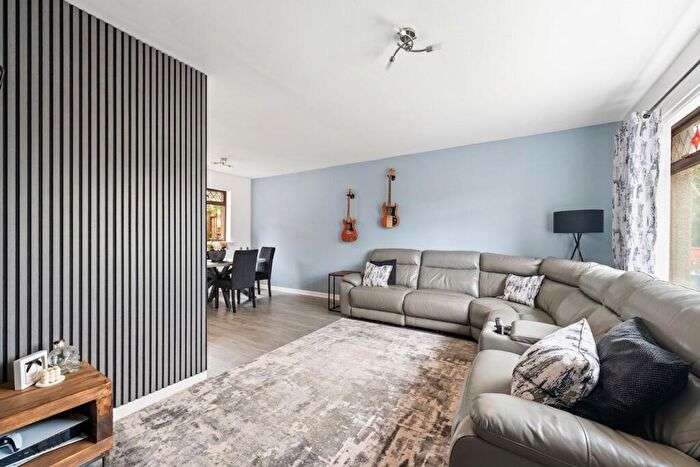 3 Bedroom Terraced House For Sale In Hillhouse Avenue, Bathgate, EH48
