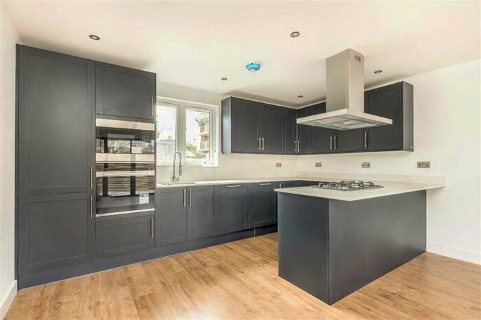 2 Bedroom Detached House To Rent In Bater Close, Grove Park, SE12