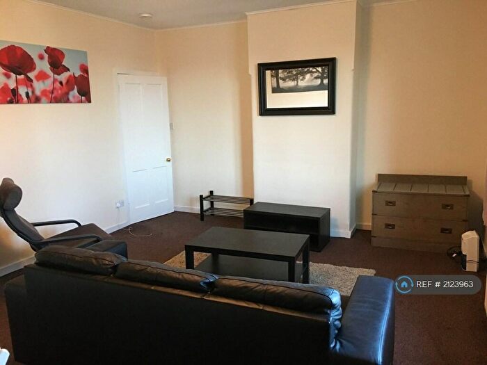 2 Bedroom Flat To Rent In Stenhouse Drive, Edinburgh, EH11