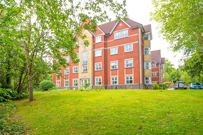 2 Bedroom Apartment For Sale In Brynland Avenue, Bristol, BS7