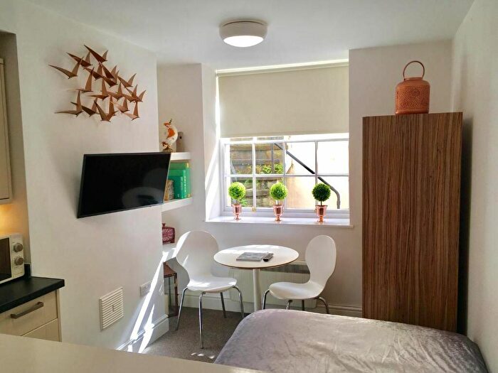 Studio To Rent In Berkeley Square, Bristol, BS8 - Photo 2