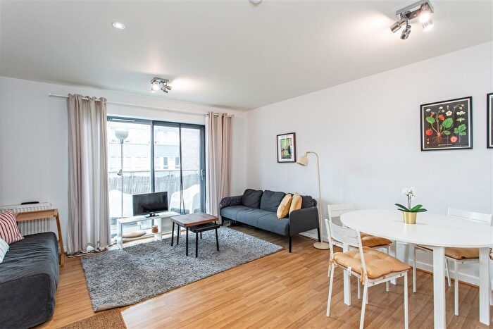 2 Bedroom Flat For Sale In Blackett Apartments, Mile End, E3