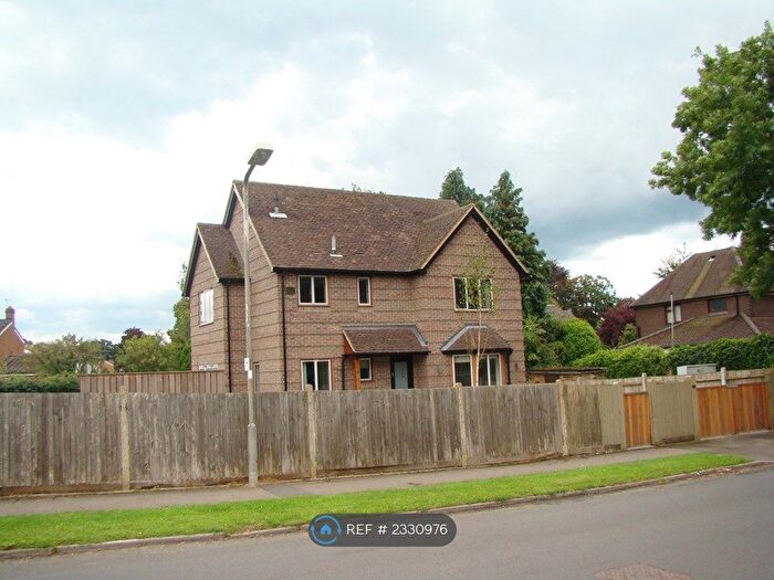 3 Bedroom Detached House To Rent In Sandelswood End, Beaconsfield, HP9