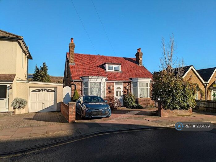 3 Bedroom Bungalow To Rent In Old Farm Avenue, Sidcup, DA15