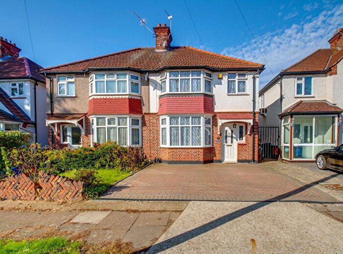 3 Bedroom Semi-detached House For Sale In Heston Avenue, Hounslow, TW5